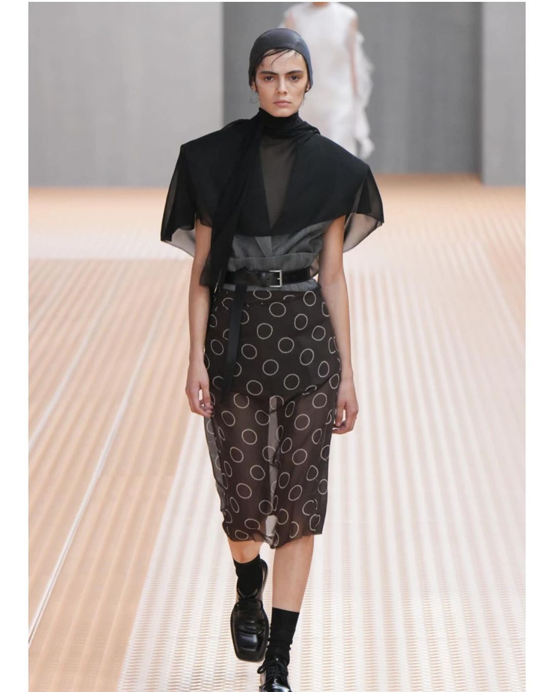 Стиліст показала модні спідниці весняно-літнього сезону 2024: добірка фото